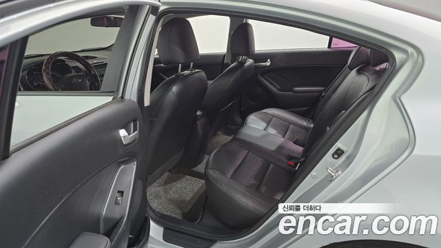 Kia K3 2016 — photo 11