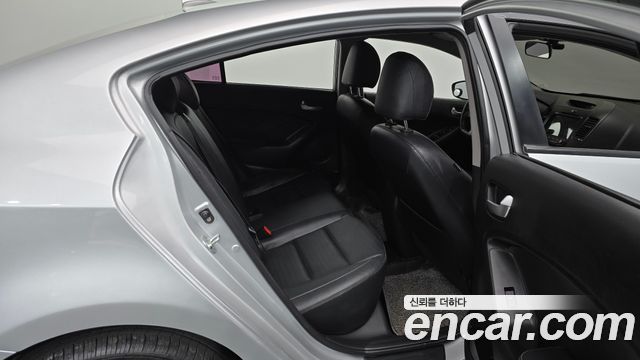 Kia K3 2016 — photo 12