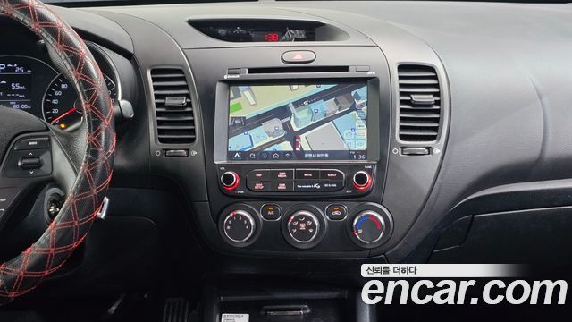 Kia K3 2016 — photo 14
