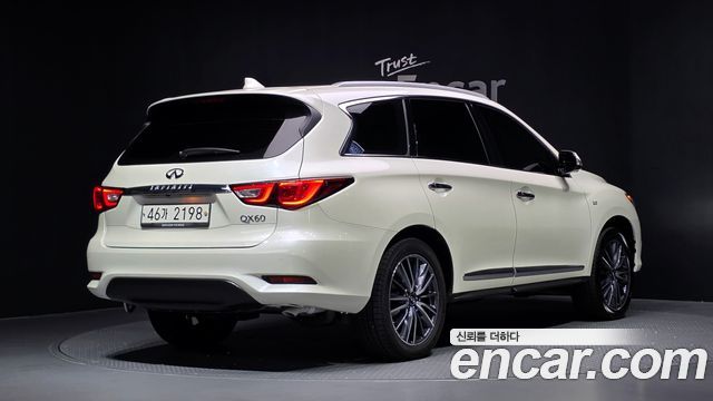 Infiniti QX60 2017 — photo 2