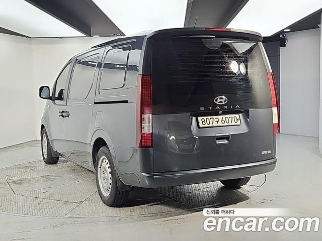 Hyundai Staria 2022 — photo 3