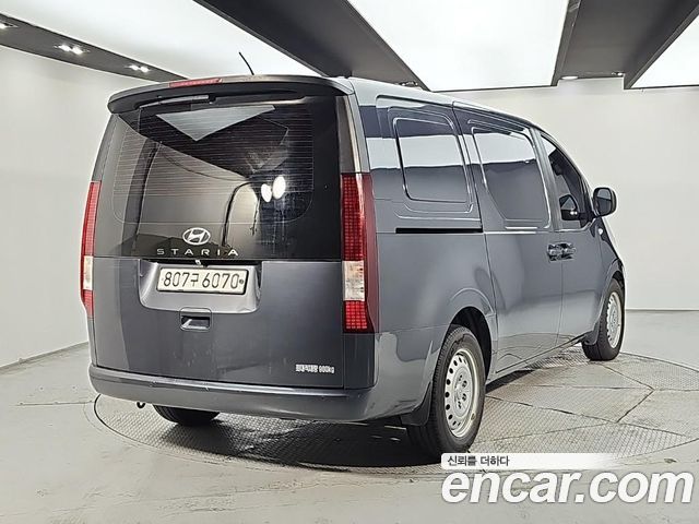 Hyundai Staria 2022 — photo 4