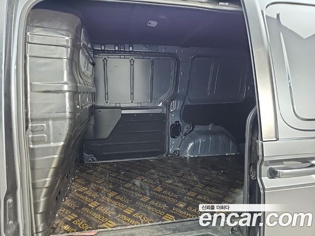 Hyundai Staria 2022 — photo 11