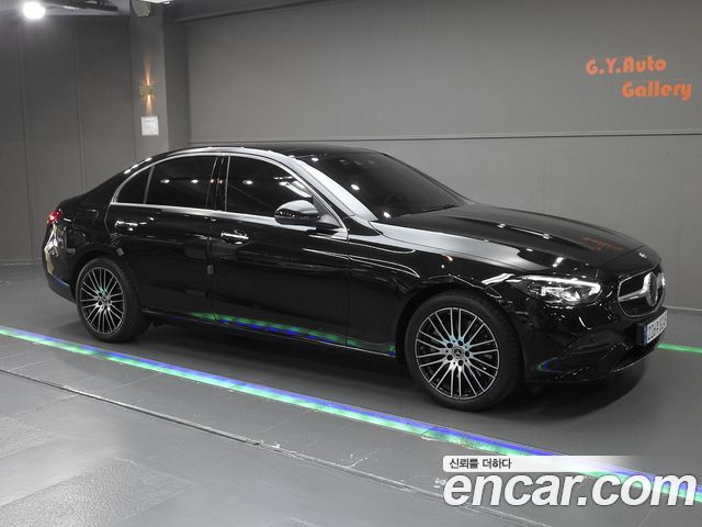 Mercedes-Benz C-Class 2023 — photo 3