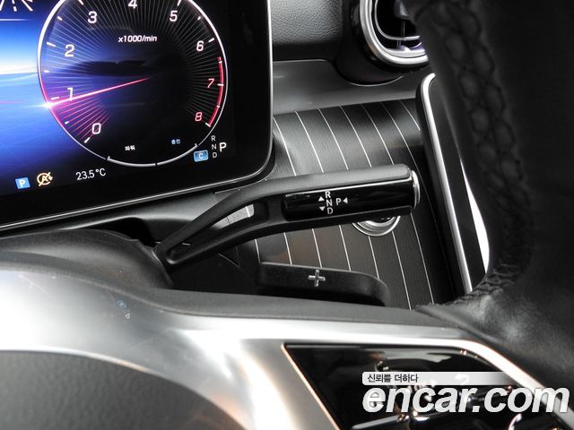 Mercedes-Benz C-Class 2023 — photo 9