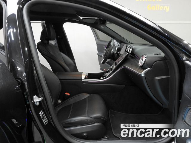 Mercedes-Benz C-Class 2023 — photo 10