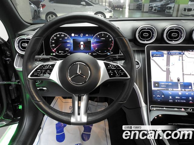 Mercedes-Benz C-Class 2023 — photo 13
