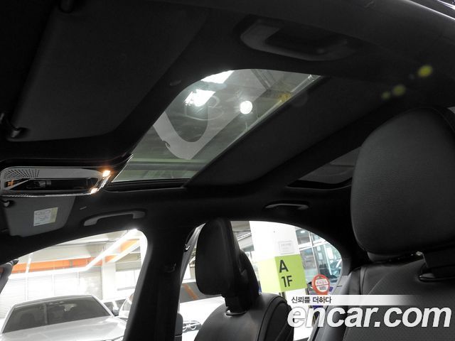 Mercedes-Benz C-Class 2023 — photo 16