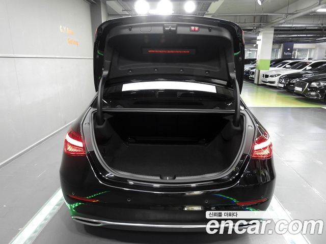 Mercedes-Benz C-Class 2023 — photo 17