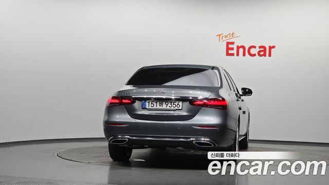 Mercedes-Benz E-Class 2021 — photo 4