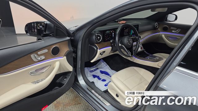 Mercedes-Benz E-Class 2021 — photo 13
