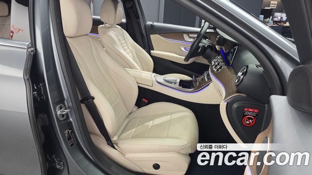 Mercedes-Benz E-Class 2021 — photo 17