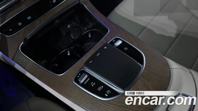 Mercedes-Benz E-Class 2021 — photo 24