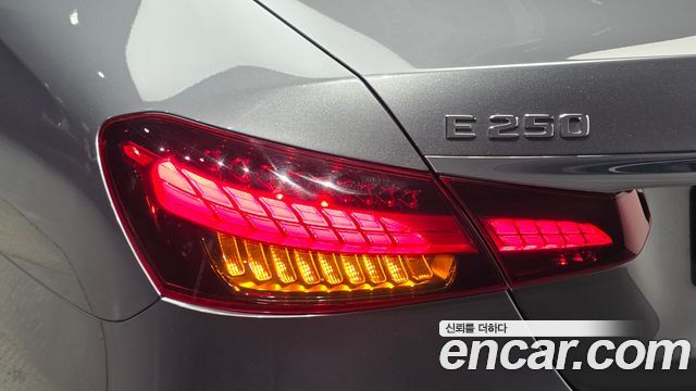 Mercedes-Benz E-Class 2021 — photo 9