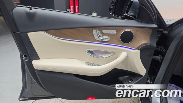 Mercedes-Benz E-Class 2021 — photo 14