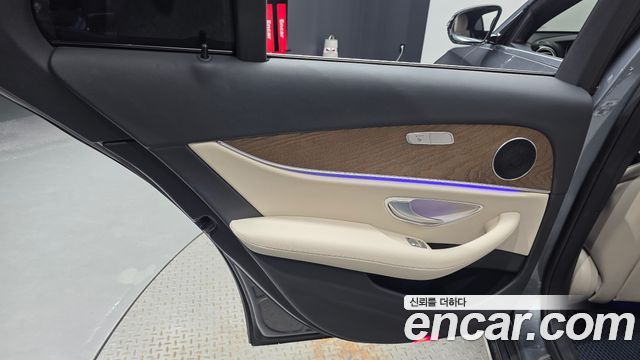 Mercedes-Benz E-Class 2021 — photo 15