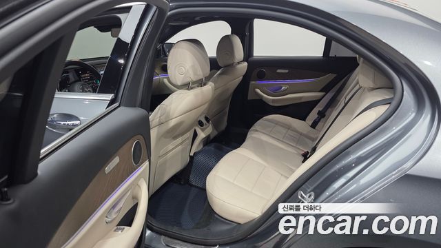 Mercedes-Benz E-Class 2021 — photo 16