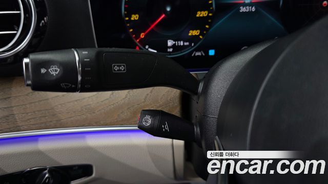 Mercedes-Benz E-Class 2021 — photo 27
