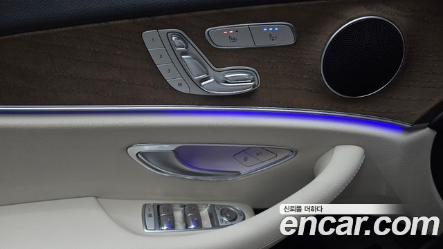 Mercedes-Benz E-Class 2021 — photo 28
