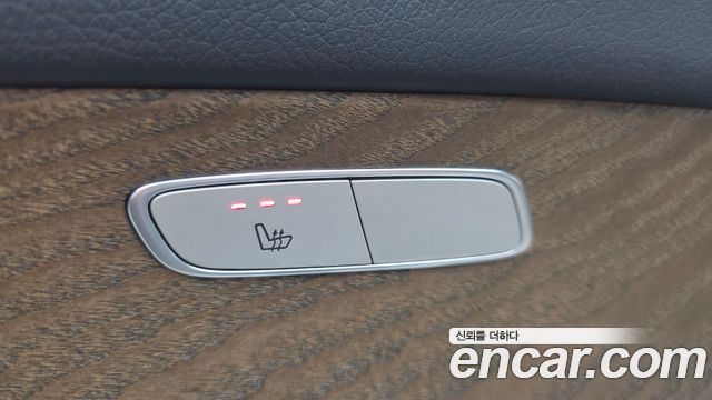 Mercedes-Benz E-Class 2021 — photo 31