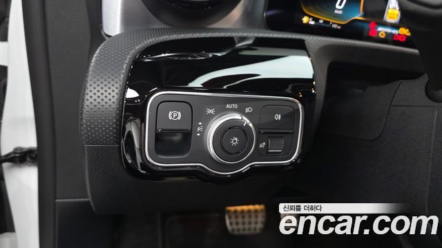 Mercedes-Benz CLA-Class 2021 — photo 28