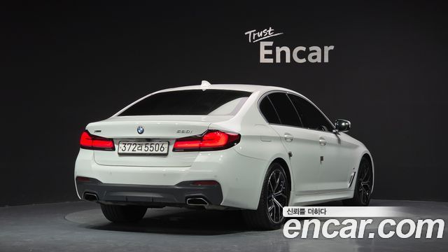BMW 5-Series 2022 — photo 2