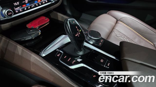 BMW 5-Series 2022 — photo 9