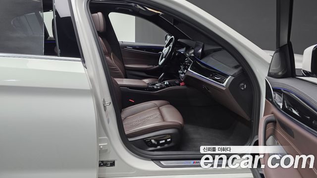 BMW 5-Series 2022 — photo 11