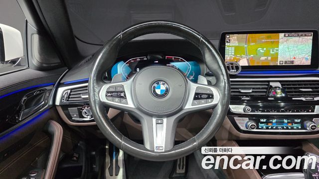 BMW 5-Series 2022 — photo 14