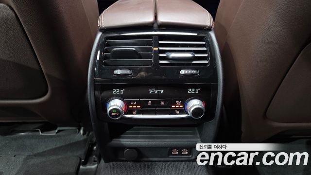 BMW 5-Series 2022 — photo 19