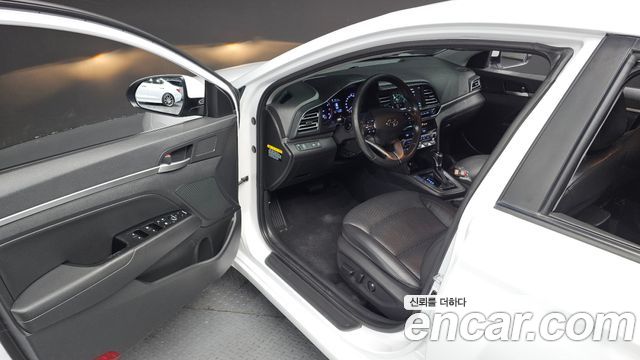 Hyundai AVANTE 2019 — photo 11