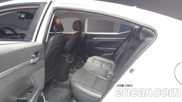 Hyundai AVANTE 2019 — photo 12