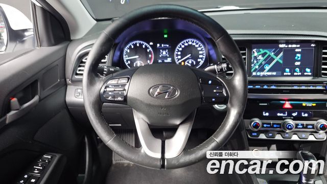 Hyundai AVANTE 2019 — photo 13