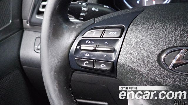 Hyundai AVANTE 2019 — photo 17