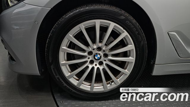 BMW 5-Series 2020 — photo 5