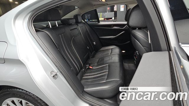 BMW 5-Series 2020 — photo 12