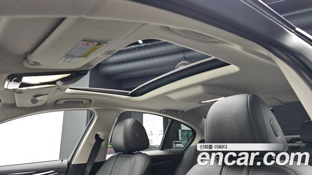 BMW 5-Series 2020 — photo 19