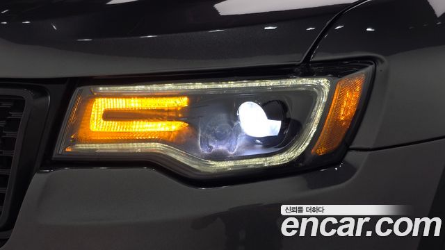 Jeep Cherokee 2019 — photo 8