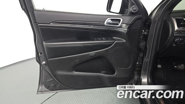 Jeep Cherokee 2019 — photo 14