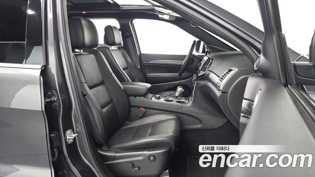Jeep Cherokee 2019 — photo 16