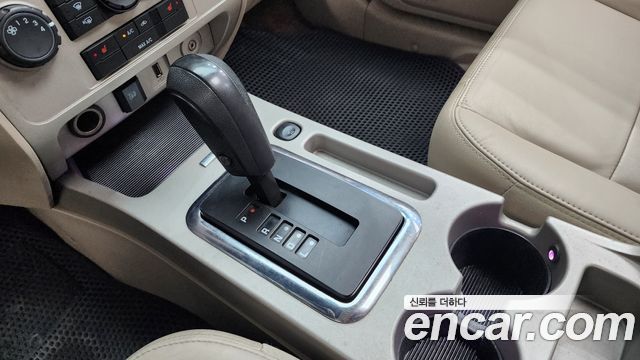 Ford Escape 2011 — photo 9