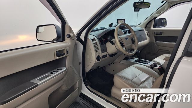 Ford Escape 2011 — photo 10