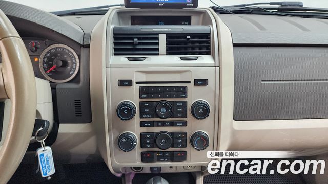 Ford Escape 2011 — photo 13