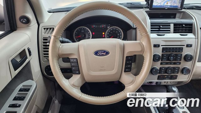 Ford Escape 2011 — photo 14