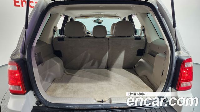 Ford Escape 2011 — photo 17