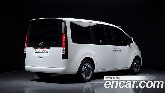 Hyundai Staria 2023 — photo 2