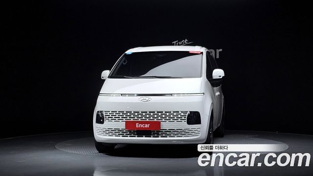 Hyundai Staria 2023 — photo 3
