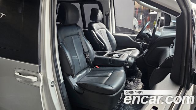Hyundai Staria 2023 — photo 18
