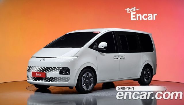 Hyundai Staria 2023 — photo 1