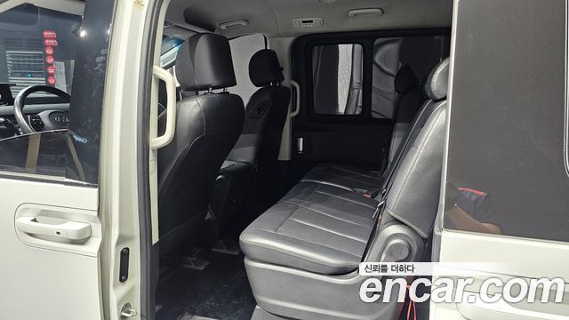 Hyundai Staria 2023 — photo 16